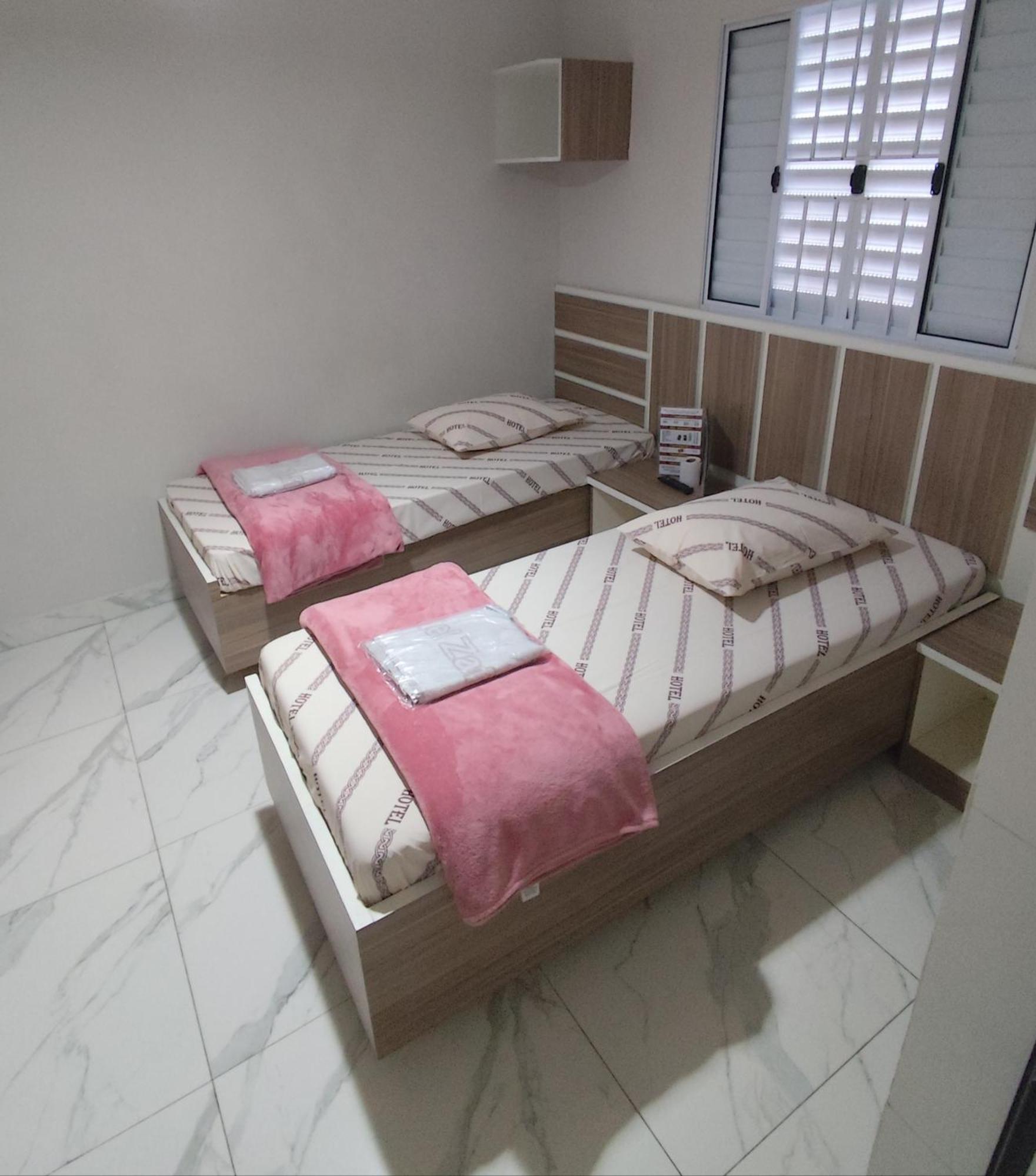 Hotel Zafira - Estacionamento Incluso — Bilder 3